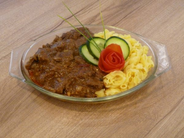 Gluténmentes alföldi lecsón készült pörkölt