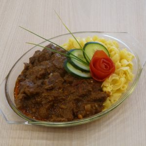 Gluténmentes alföldi lecsón készült pörkölt