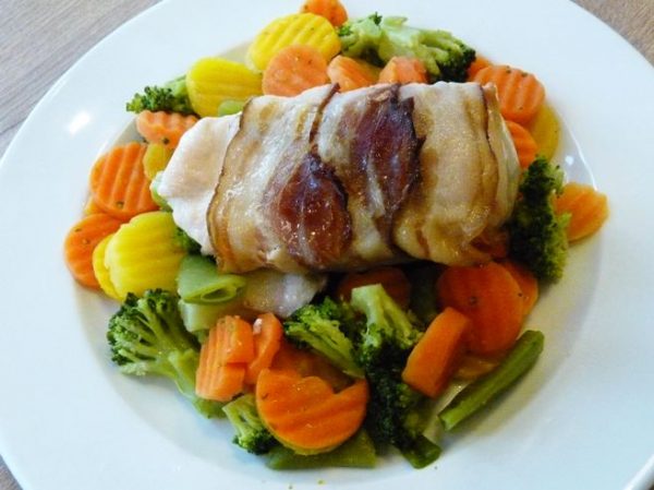 baconba göngyölt csirkemell gluténmentes